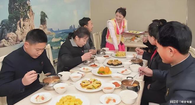 一天三顿都吃啥：玉米饭、泡菜、大酱汤开元ky棋牌作为我们邻居普通朝鲜人(图2)