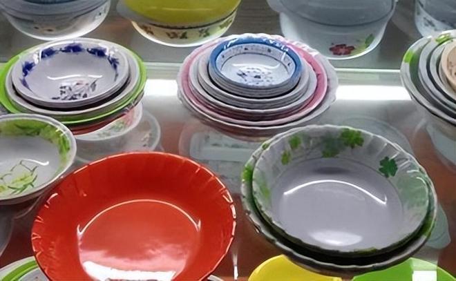 毒？重金属超标危害健康看你家有没有开元棋牌遭曝光的“釉上彩碗”有多(图16)